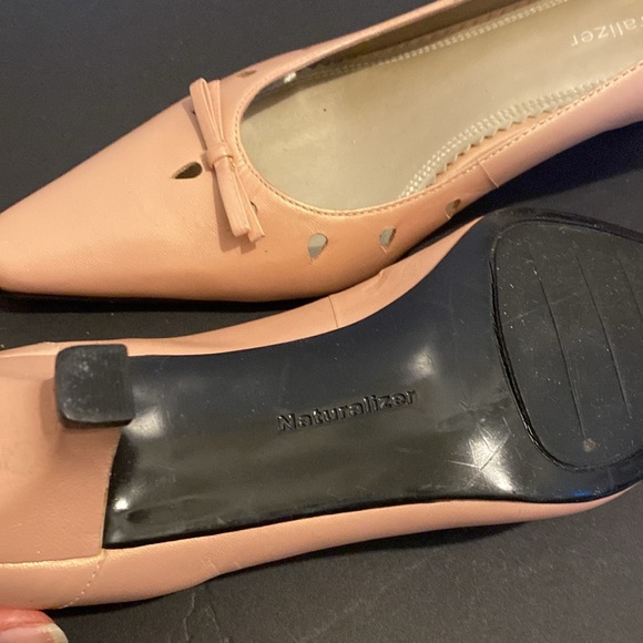 Naturalizer pink leather bow tie kitten heels - Picture 7 of 7